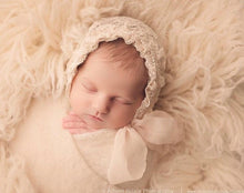 Load image into Gallery viewer, Lace Bonnet in Ivory